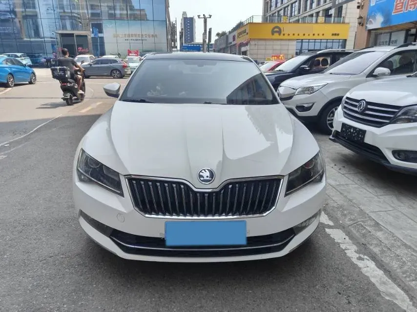 2018 Skoda Superb 1.8T 180HP L4 7DCT,autocango,china used car exporter,china ev exporter,chinese used car exporter,chinese used ev exporter