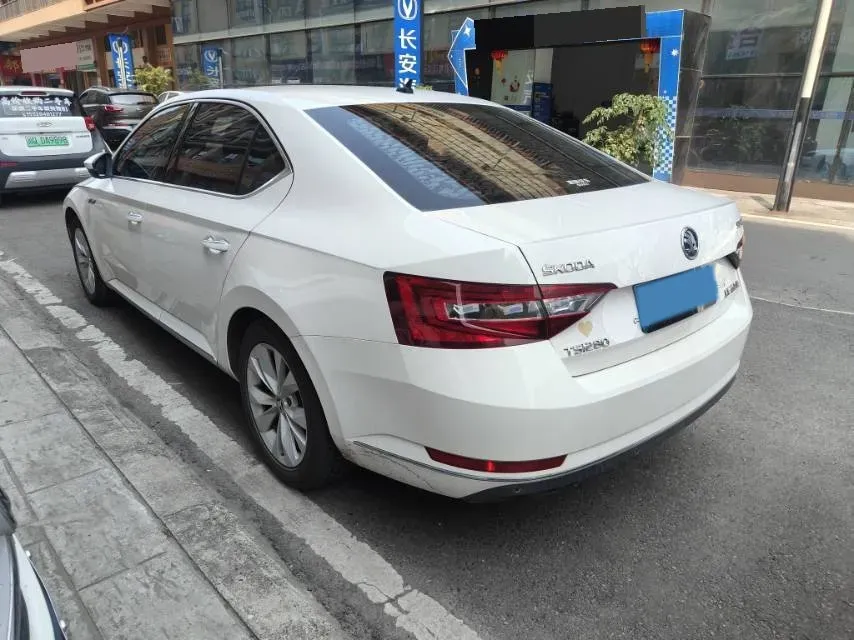 2018 Skoda Superb 1.8T 180HP L4 7DCT,autocango,china used car exporter,china ev exporter,chinese used car exporter,chinese used ev exporter