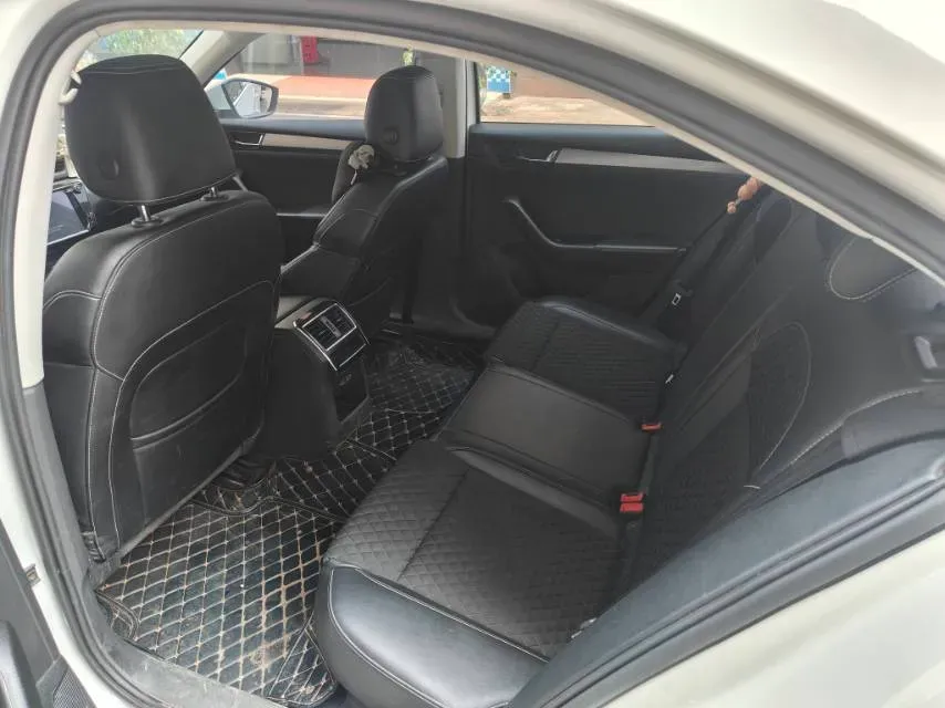 2018 Skoda Superb 1.8T 180HP L4 7DCT,autocango,china used car exporter,china ev exporter,chinese used car exporter,chinese used ev exporter