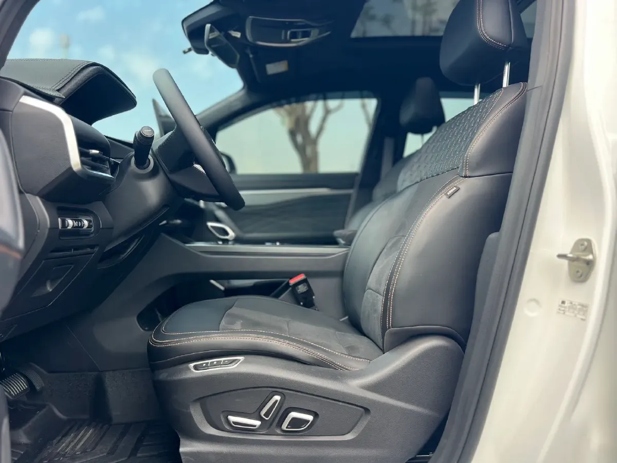 2024 Geely Okavango L 2.0T 218HP L4 7DCT,autocango,china used car exporter,china ev exporter,chinese used car exporter,chinese used ev exporter