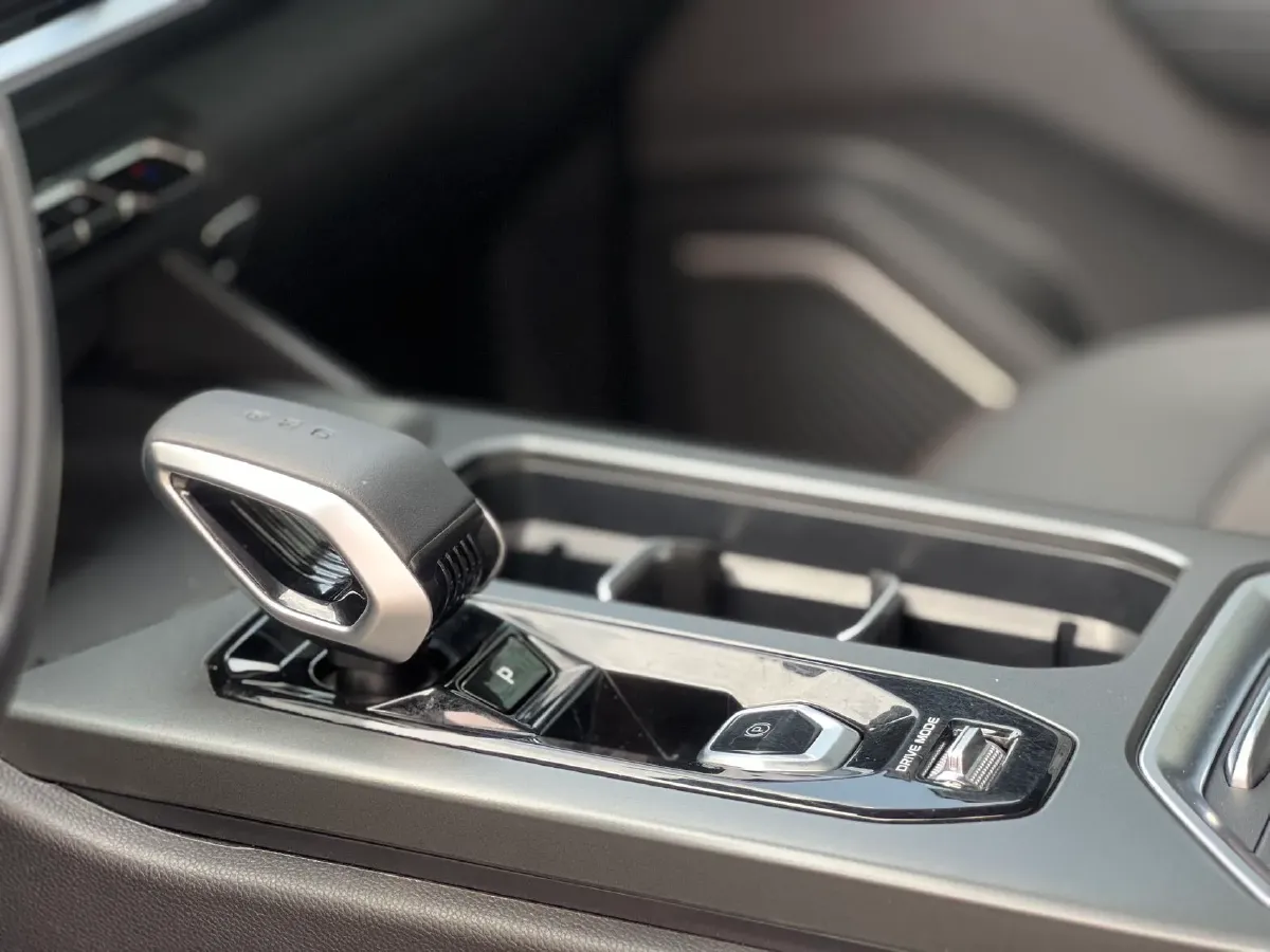 2024 Geely Okavango L 2.0T 218HP L4 7DCT,autocango,china used car exporter,china ev exporter,chinese used car exporter,chinese used ev exporter