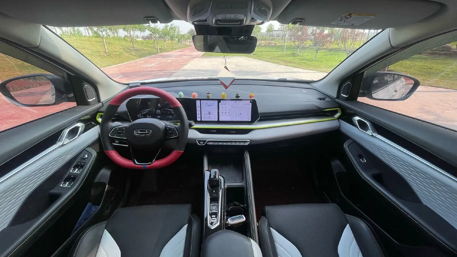 2023 Geely Coolray 1.5T 181HP L4 7DCT,autocango,china used car exporter,china ev exporter,chinese used car exporter,chinese used ev exporter