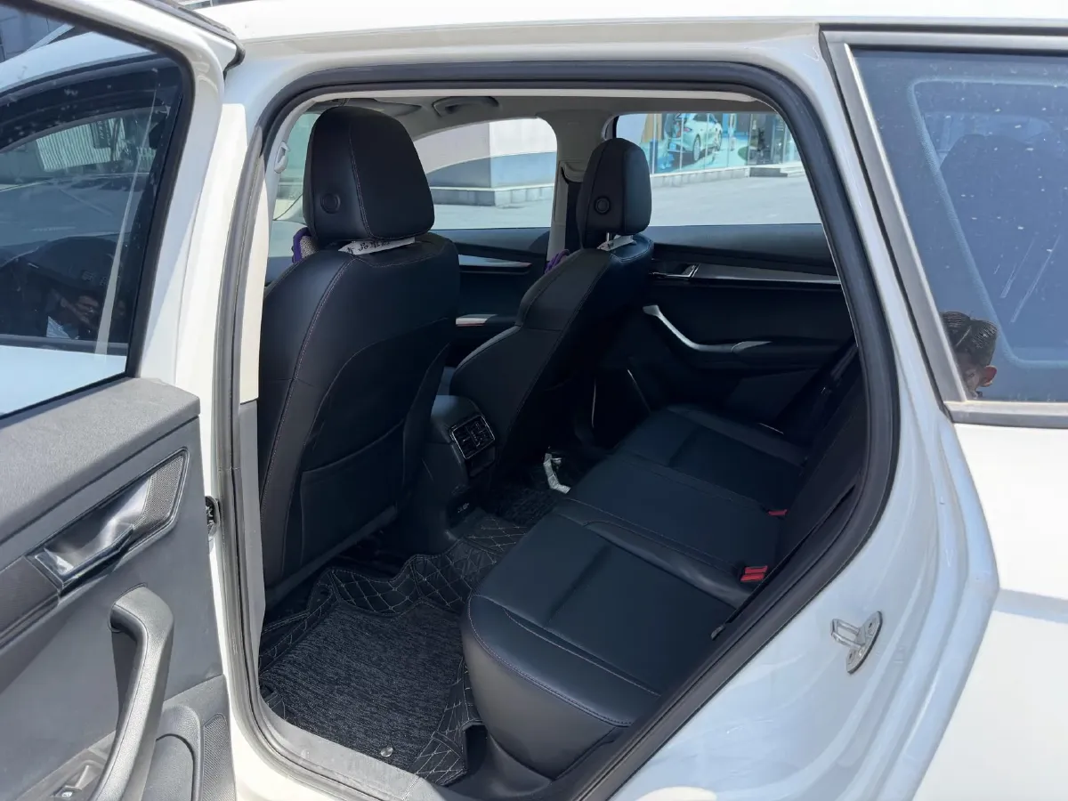 2021 Skoda Karoq 1.4T 150HP L4 7DCT,autocango,china used car exporter,china ev exporter,chinese used car exporter,chinese used ev exporter