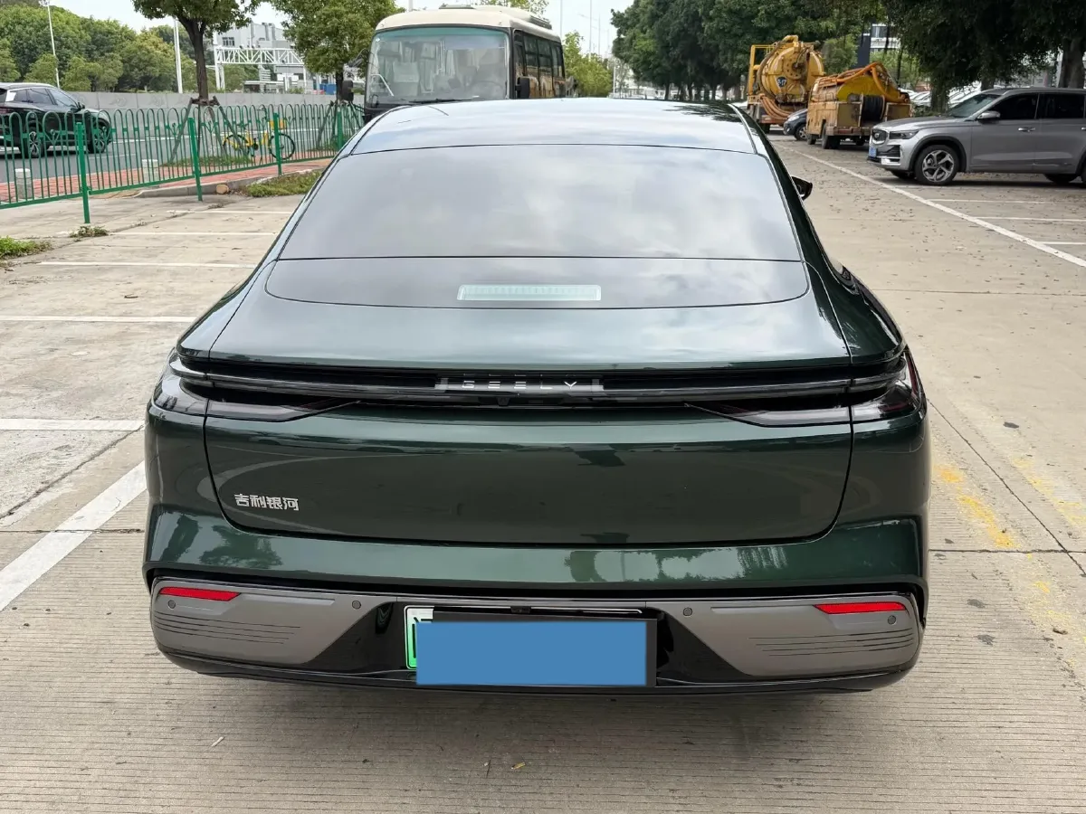 2025 Geely Galaxy Starshine 8 1.5T 163HP L4 3DHT PHEV 27.69KWH,autocango,china used car exporter,china ev exporter,chinese used car exporter,chinese used ev exporter