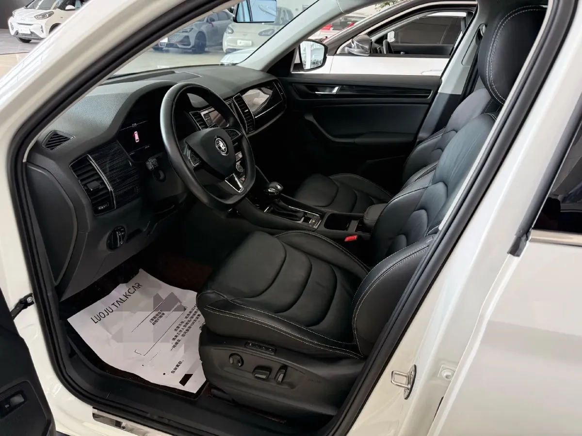 2019 Skoda Superb 2.0T 220HP L4 7DCT,autocango,china used car exporter,china ev exporter,chinese used car exporter,chinese used ev exporter