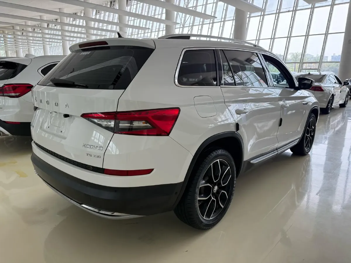 2019 Skoda Superb 2.0T 220HP L4 7DCT,autocango,china used car exporter,china ev exporter,chinese used car exporter,chinese used ev exporter