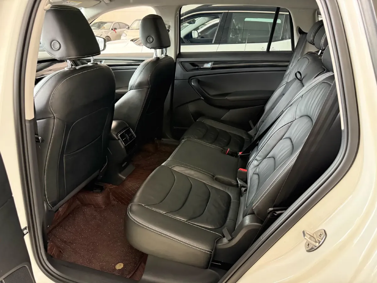 2019 Skoda Superb 2.0T 220HP L4 7DCT,autocango,china used car exporter,china ev exporter,chinese used car exporter,chinese used ev exporter