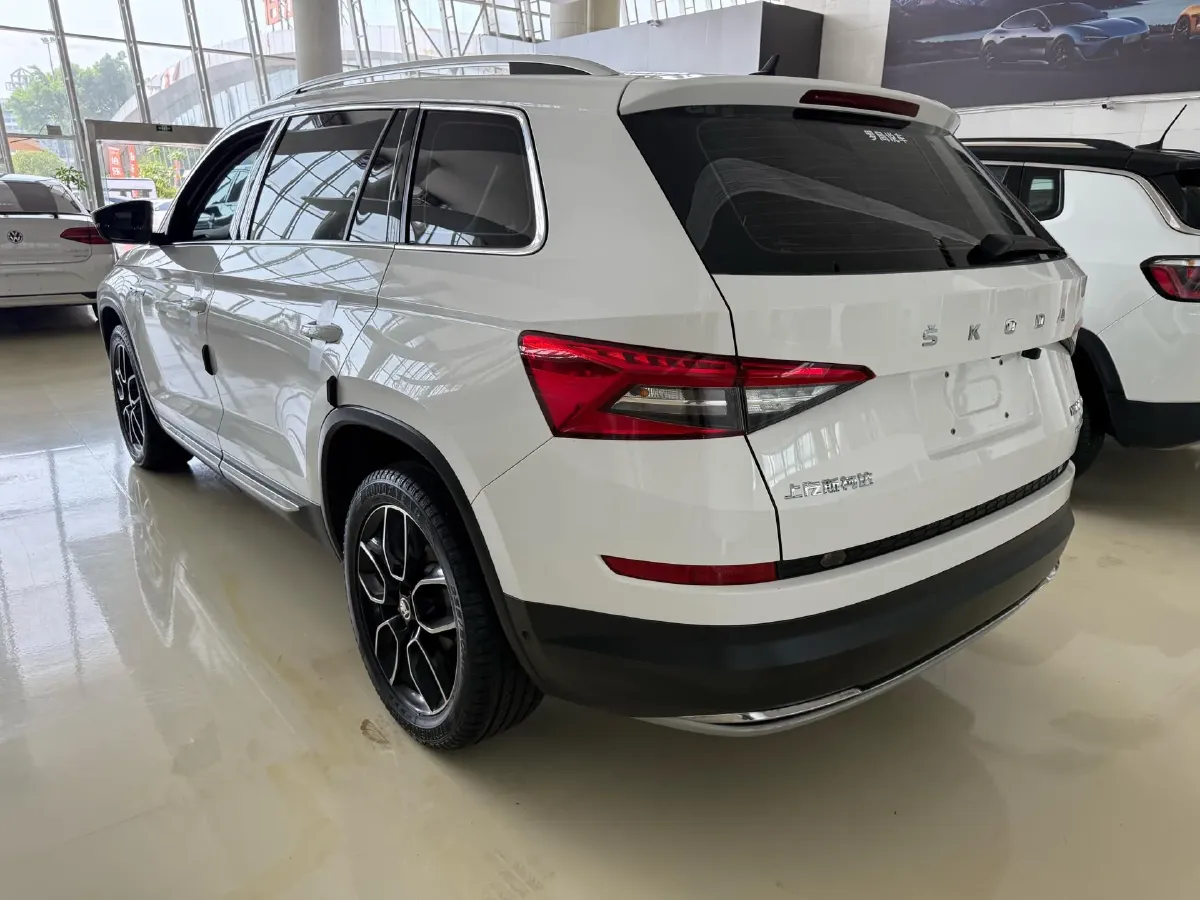 2019 Skoda Superb 2.0T 220HP L4 7DCT,autocango,china used car exporter,china ev exporter,chinese used car exporter,chinese used ev exporter