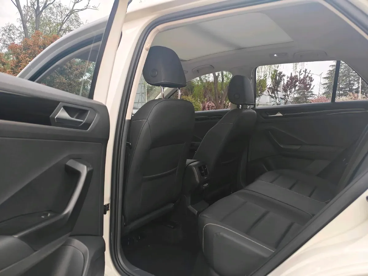 2021 Volkswagen T-Roc 1.4T 150HP L4 7DCT,autocango,china used car exporter,china ev exporter,chinese used car exporter,chinese used ev exporter