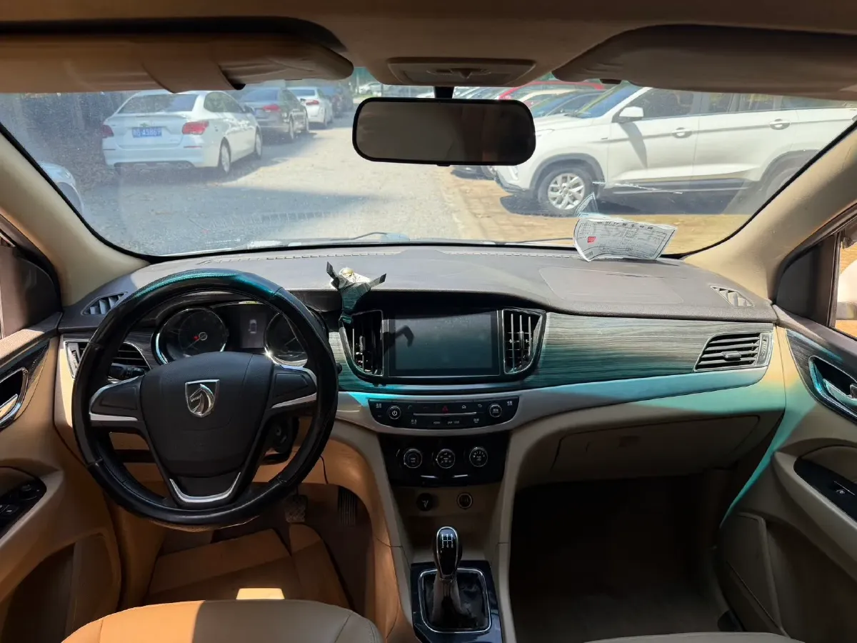 2016 BaoJun 730 1.5L 112HP L4 5MT,autocango,china used car exporter,china ev exporter,chinese used car exporter,chinese used ev exporter