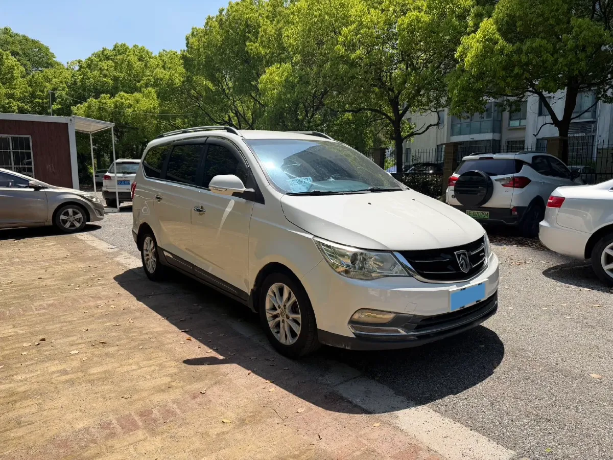 2016 BaoJun 730 1.5L 112HP L4 5MT,autocango,china used car exporter,china ev exporter,chinese used car exporter,chinese used ev exporter