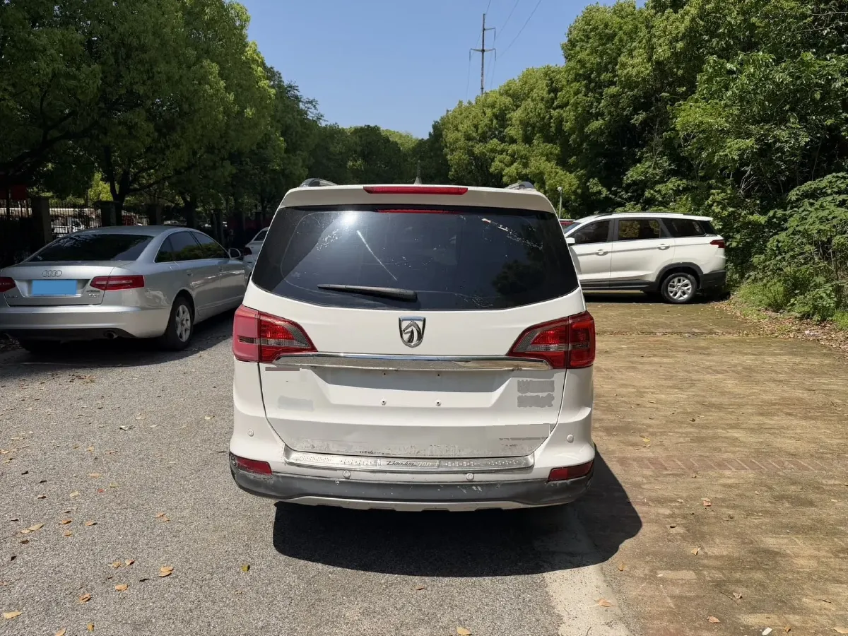 2016 BaoJun 730 1.5L 112HP L4 5MT,autocango,china used car exporter,china ev exporter,chinese used car exporter,chinese used ev exporter