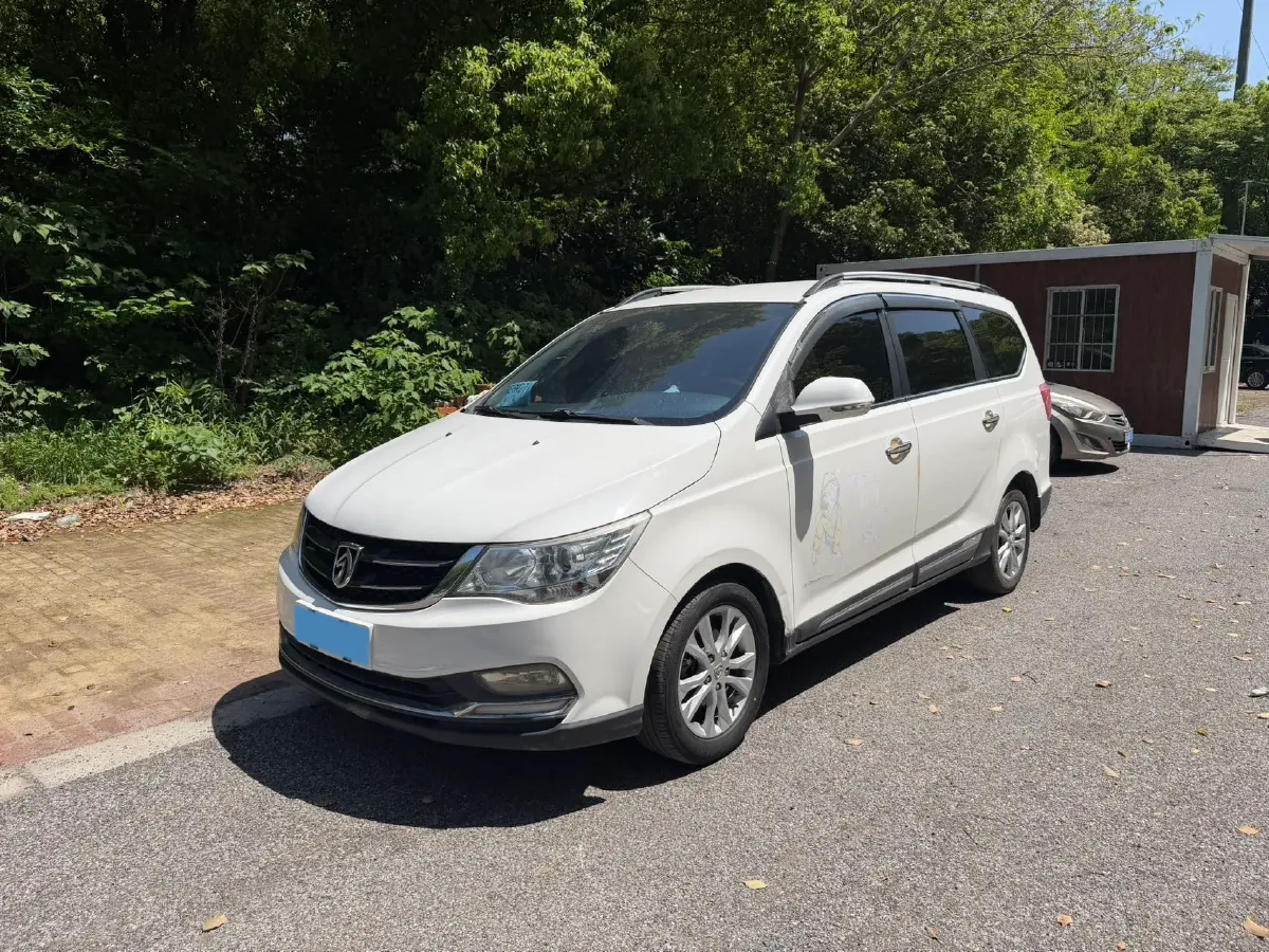 2016 BaoJun 730 1.5L 112HP L4 5MT,autocango,china used car exporter,china ev exporter,chinese used car exporter,chinese used ev exporter