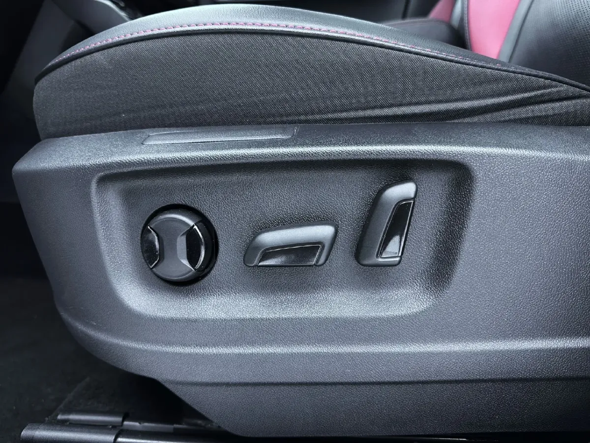 2022 Skoda Karoq 1.4T 150HP L4 7DCT,autocango,china used car exporter,china ev exporter,chinese used car exporter,chinese used ev exporter