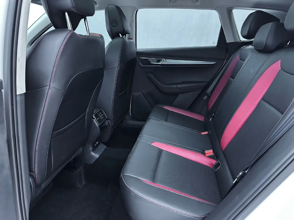 2022 Skoda Karoq 1.4T 150HP L4 7DCT,autocango,china used car exporter,china ev exporter,chinese used car exporter,chinese used ev exporter