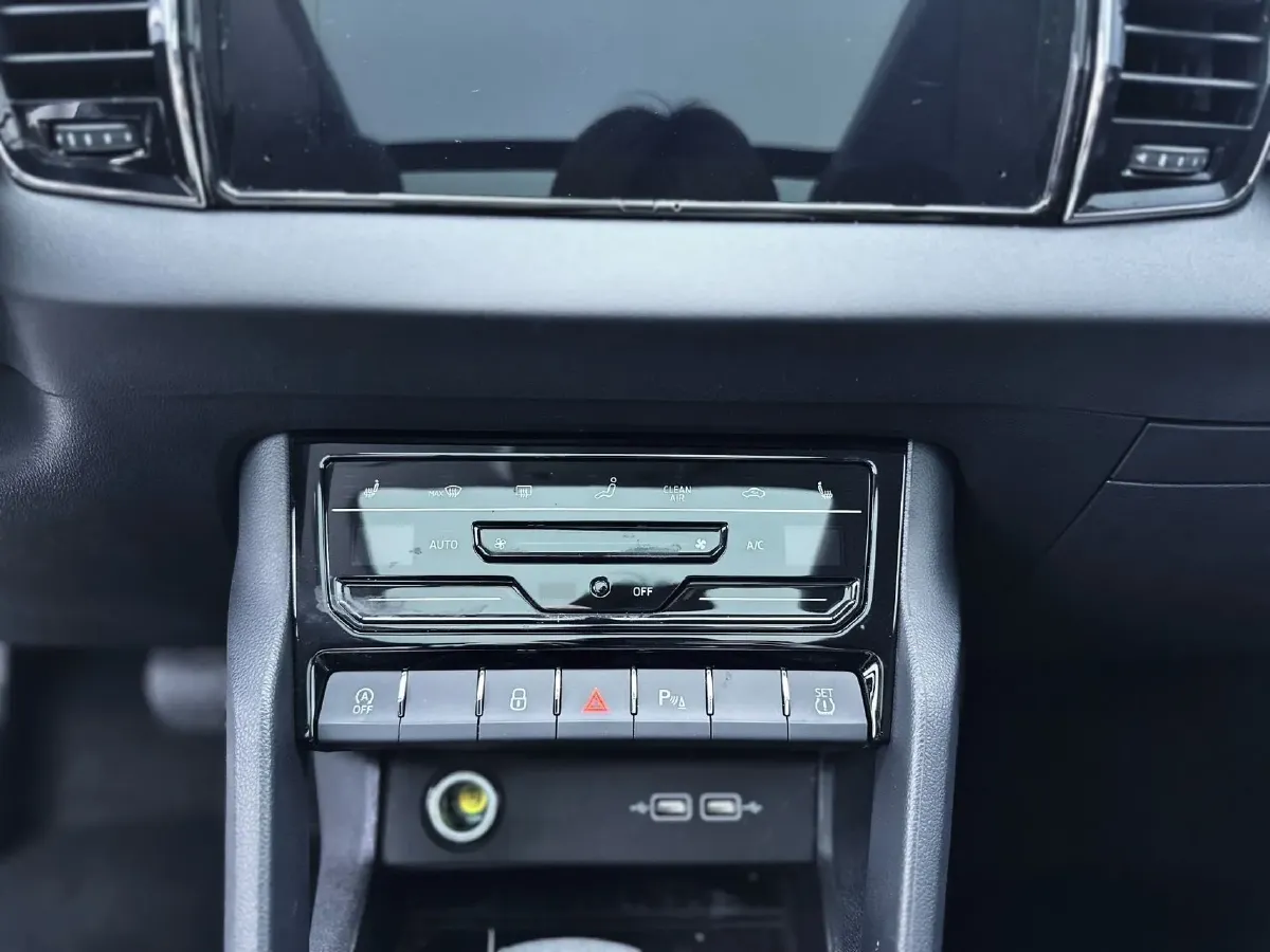 2022 Skoda Karoq 1.4T 150HP L4 7DCT,autocango,china used car exporter,china ev exporter,chinese used car exporter,chinese used ev exporter