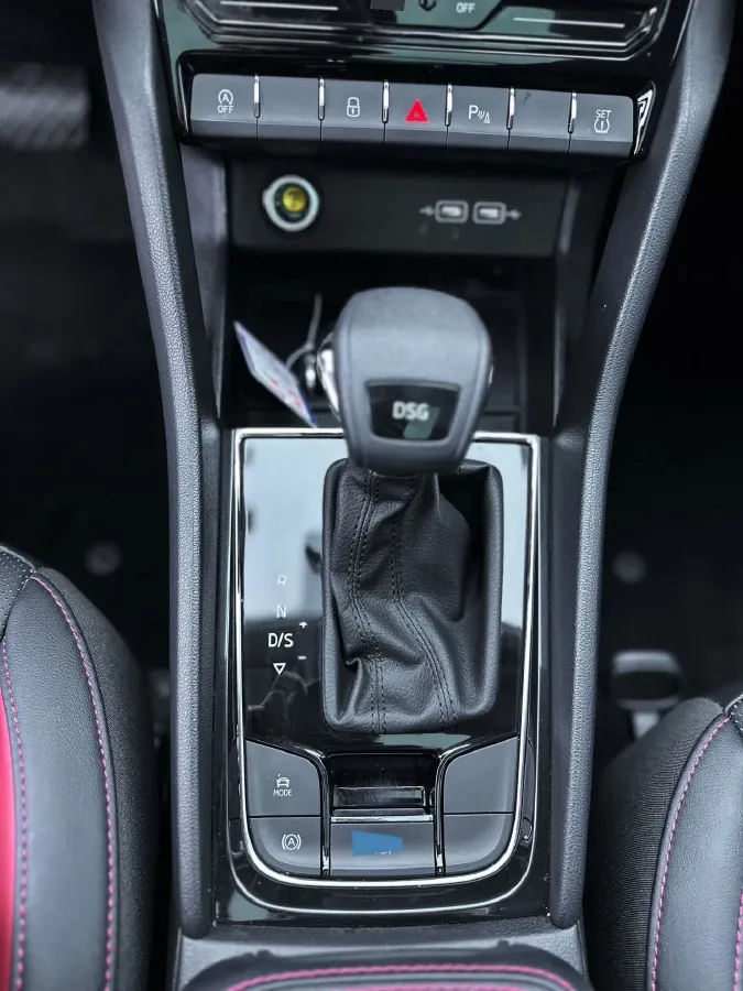 2022 Skoda Karoq 1.4T 150HP L4 7DCT,autocango,china used car exporter,china ev exporter,chinese used car exporter,chinese used ev exporter