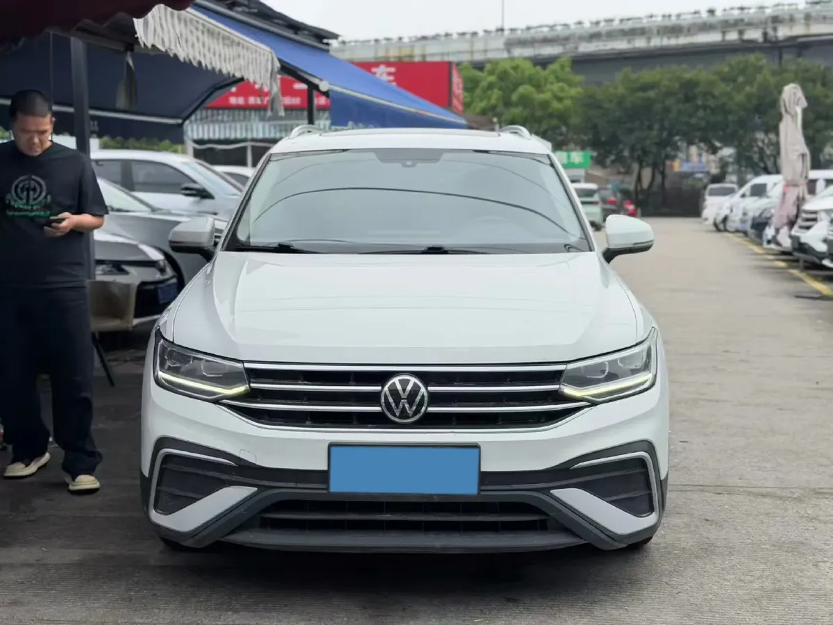 2023 Volkswagen Tiguan L 1.5T 160HP L4 7DCT,autocango,china used car exporter,china ev exporter,chinese used car exporter,chinese used ev exporter