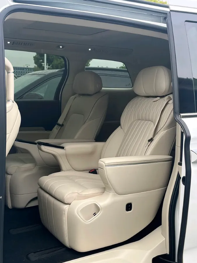 2025 Voyah Dream BEV 108.7KWH,autocango,china used car exporter,china ev exporter,chinese used car exporter,chinese used ev exporter