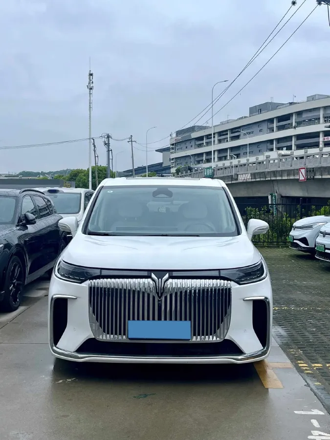 2025 Voyah Dream BEV 108.7KWH,autocango,china used car exporter,china ev exporter,chinese used car exporter,chinese used ev exporter