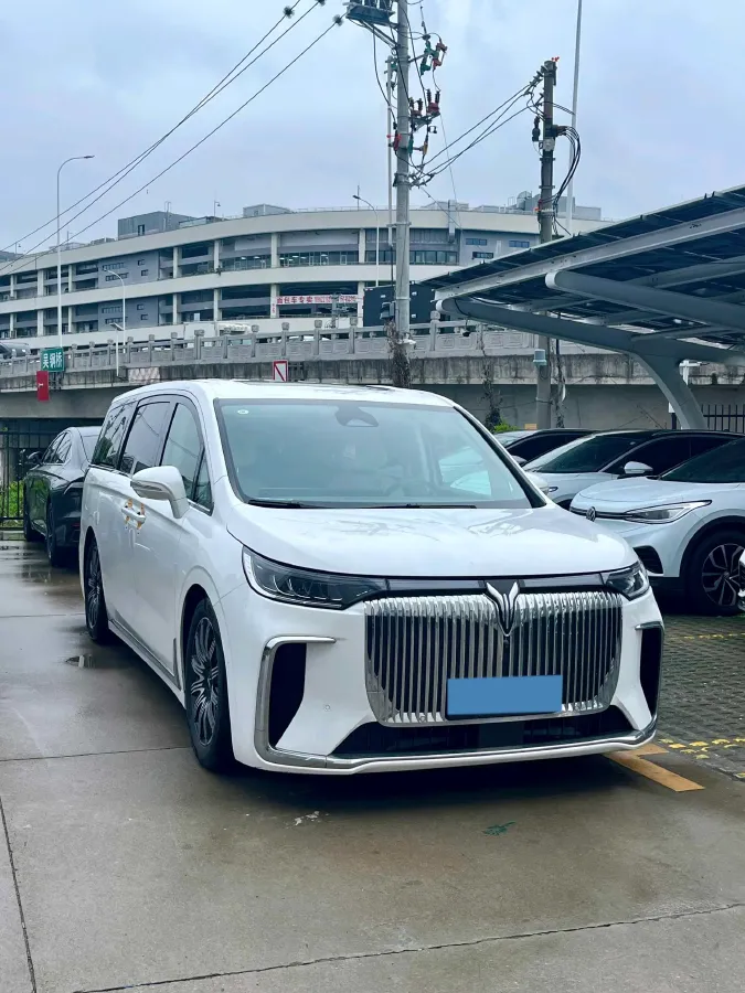 2025 Voyah Dream BEV 108.7KWH,autocango,china used car exporter,china ev exporter,chinese used car exporter,chinese used ev exporter