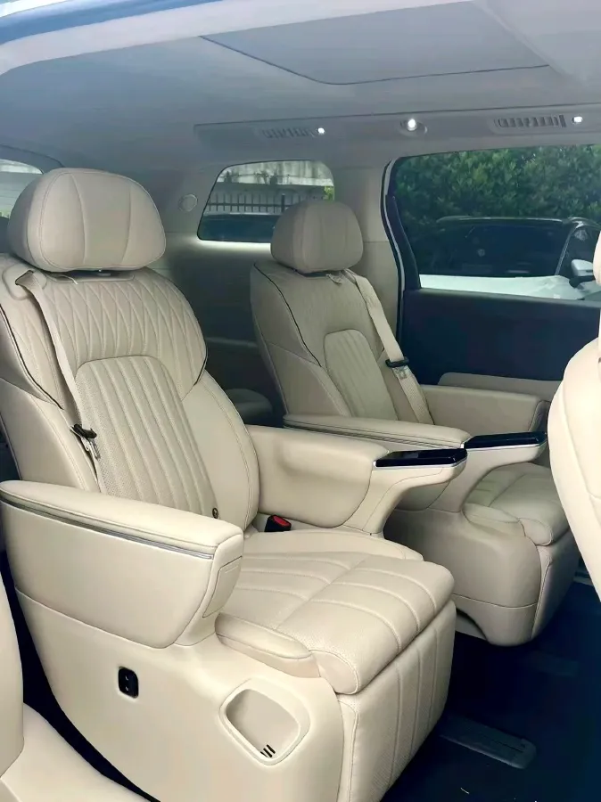 2025 Voyah Dream BEV 108.7KWH,autocango,china used car exporter,china ev exporter,chinese used car exporter,chinese used ev exporter