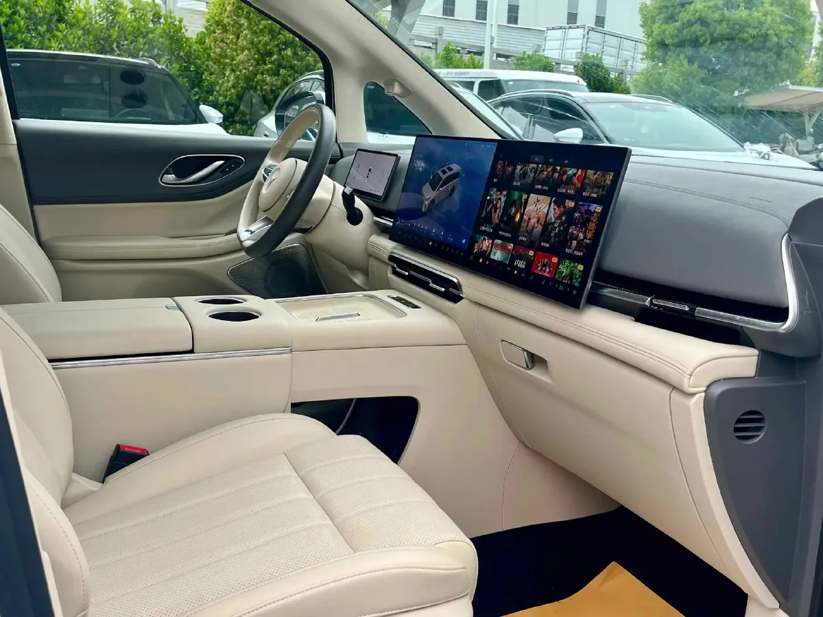 2025 Voyah Dream BEV 108.7KWH,autocango,china used car exporter,china ev exporter,chinese used car exporter,chinese used ev exporter