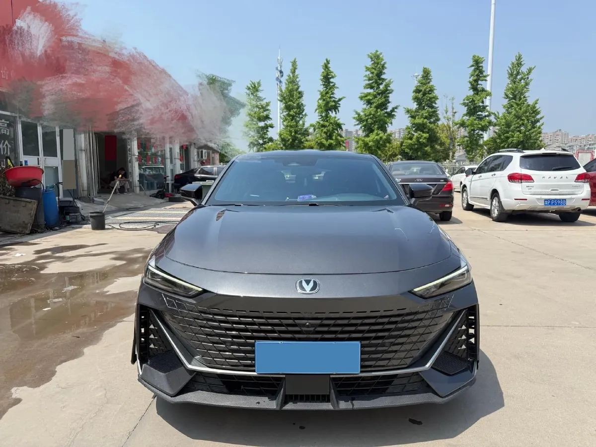 2023 ChangAn UNI-V 1.5T 188HP L4 7DCT,autocango,china used car exporter,china ev exporter,chinese used car exporter,chinese used ev exporter