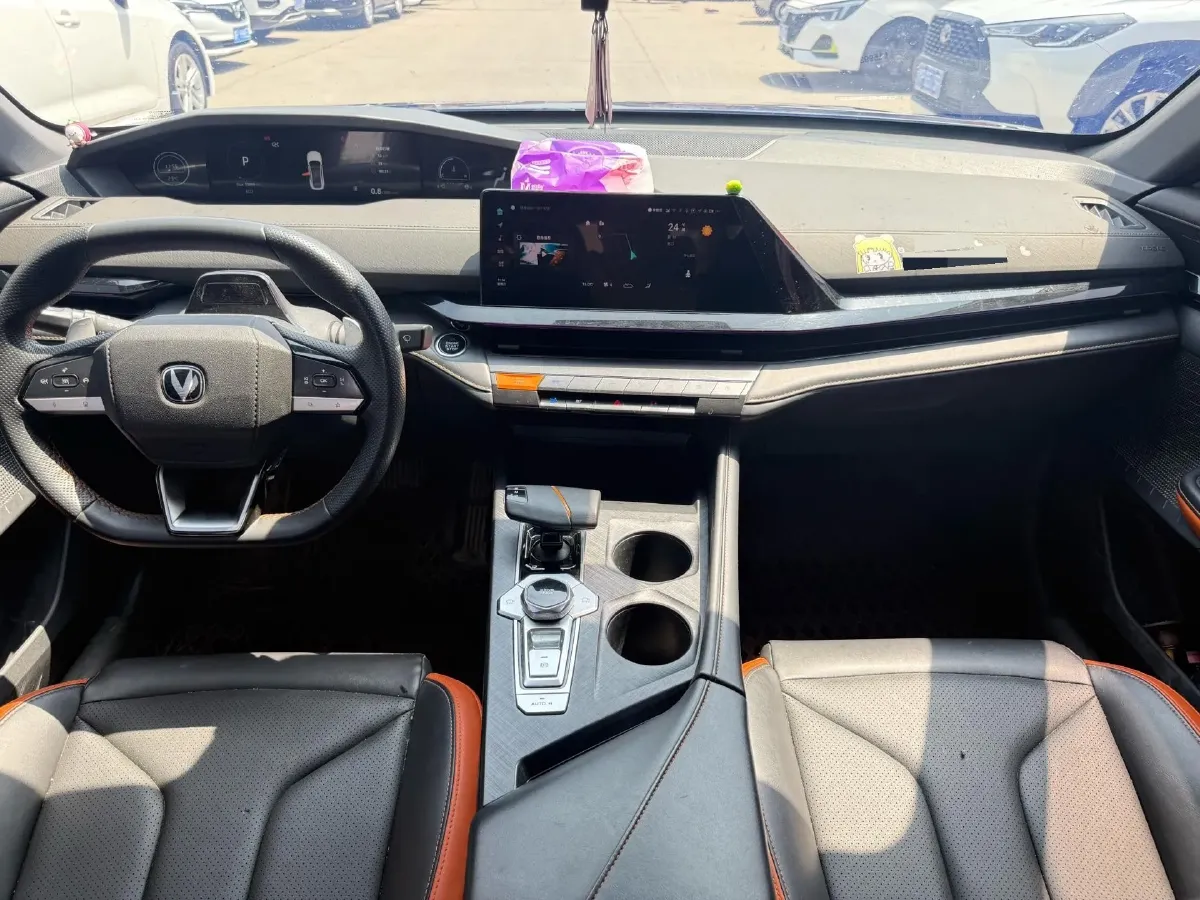 2023 ChangAn UNI-V 1.5T 188HP L4 7DCT,autocango,china used car exporter,china ev exporter,chinese used car exporter,chinese used ev exporter