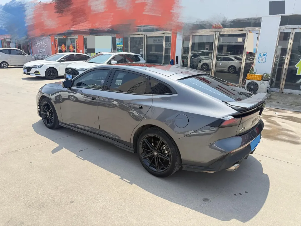 2023 ChangAn UNI-V 1.5T 188HP L4 7DCT,autocango,china used car exporter,china ev exporter,chinese used car exporter,chinese used ev exporter