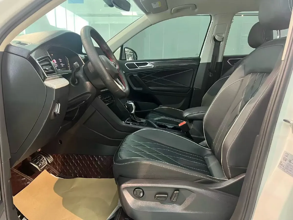 2025 Volkswagen Tiguan L 2.0T 186HP L4 7DCT,autocango,china used car exporter,china ev exporter,chinese used car exporter,chinese used ev exporter