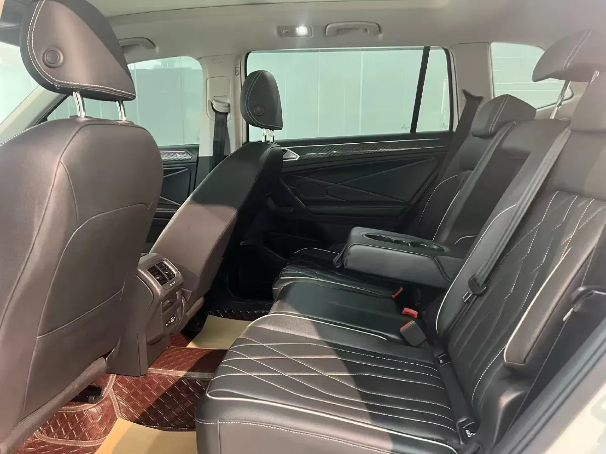 2025 Volkswagen Tiguan L 2.0T 186HP L4 7DCT,autocango,china used car exporter,china ev exporter,chinese used car exporter,chinese used ev exporter