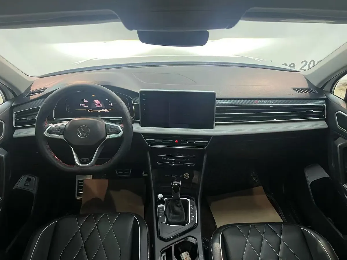 2025 Volkswagen Tiguan L 2.0T 186HP L4 7DCT,autocango,china used car exporter,china ev exporter,chinese used car exporter,chinese used ev exporter