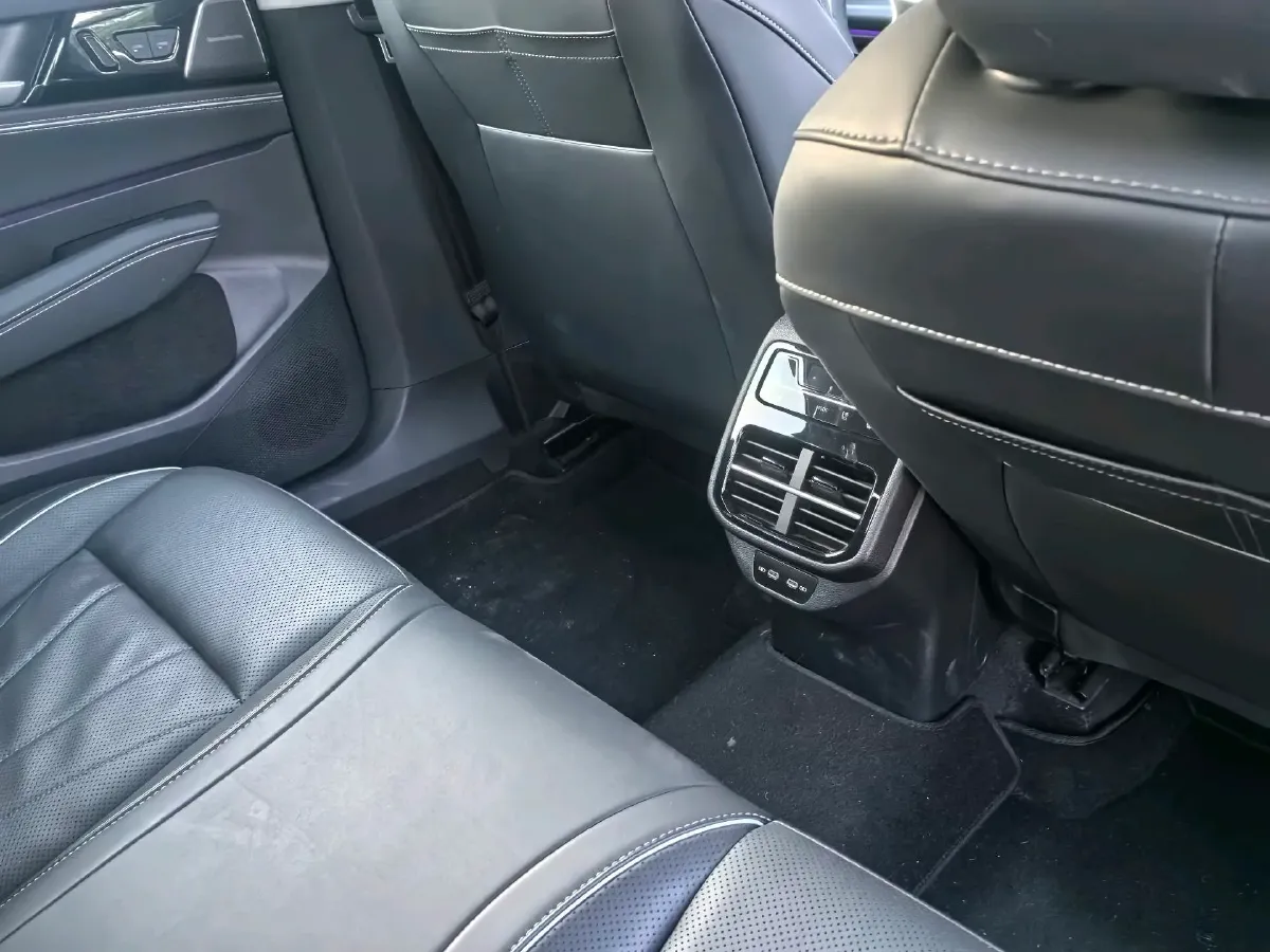 2025 Volkswagen Passat 2.0T 220HP L4 7DCT,autocango,china used car exporter,china ev exporter,chinese used car exporter,chinese used ev exporter