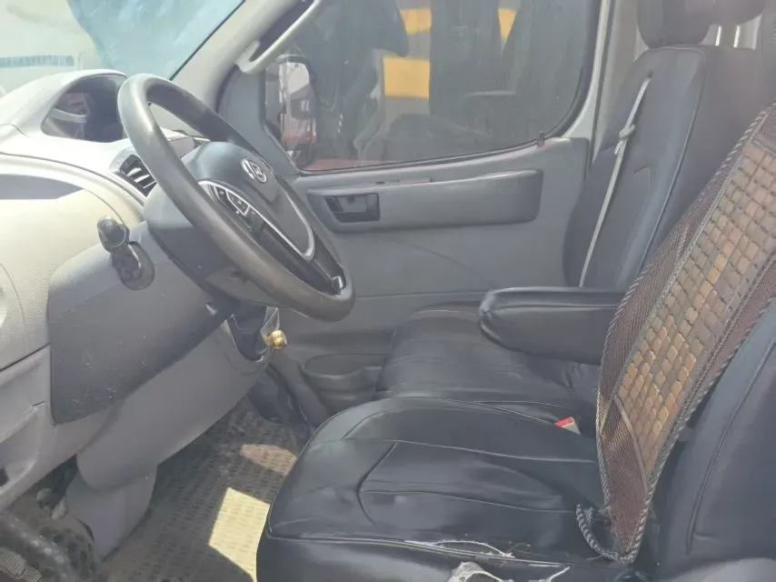 2021 MAXUS XinTu V80 2.0T 139HP L4 6MT,autocango,china used car exporter,china ev exporter,chinese used car exporter,chinese used ev exporter