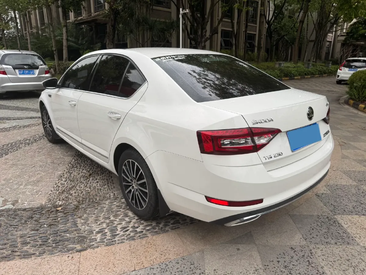 2018 Skoda Octavia 1.2T 116HP L4 7DCT,autocango,china used car exporter,china ev exporter,chinese used car exporter,chinese used ev exporter