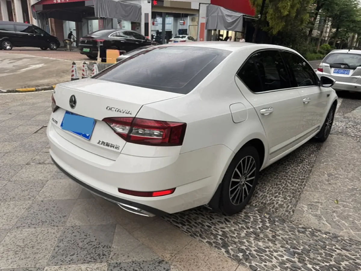 2018 Skoda Octavia 1.2T 116HP L4 7DCT,autocango,china used car exporter,china ev exporter,chinese used car exporter,chinese used ev exporter