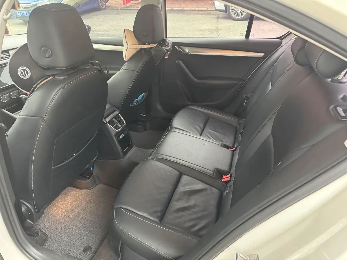 2018 Skoda Octavia 1.2T 116HP L4 7DCT,autocango,china used car exporter,china ev exporter,chinese used car exporter,chinese used ev exporter