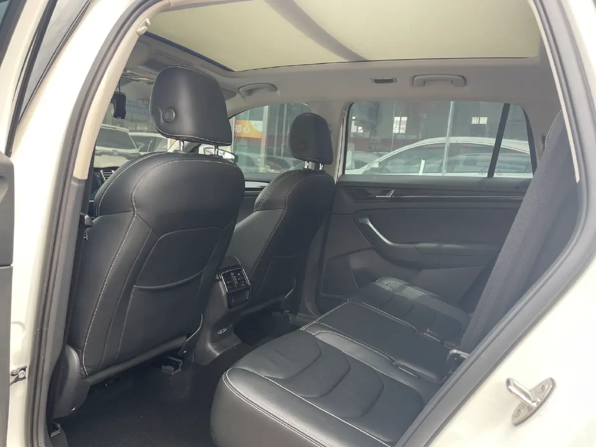 2018 Skoda Kodiak 2.0T 186HP L4 7DCT,autocango,china used car exporter,china ev exporter,chinese used car exporter,chinese used ev exporter