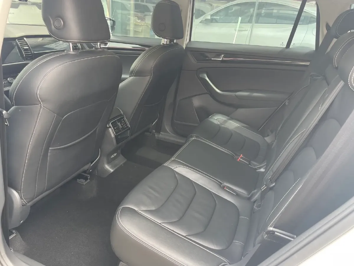 2018 Skoda Kodiak 2.0T 186HP L4 7DCT,autocango,china used car exporter,china ev exporter,chinese used car exporter,chinese used ev exporter