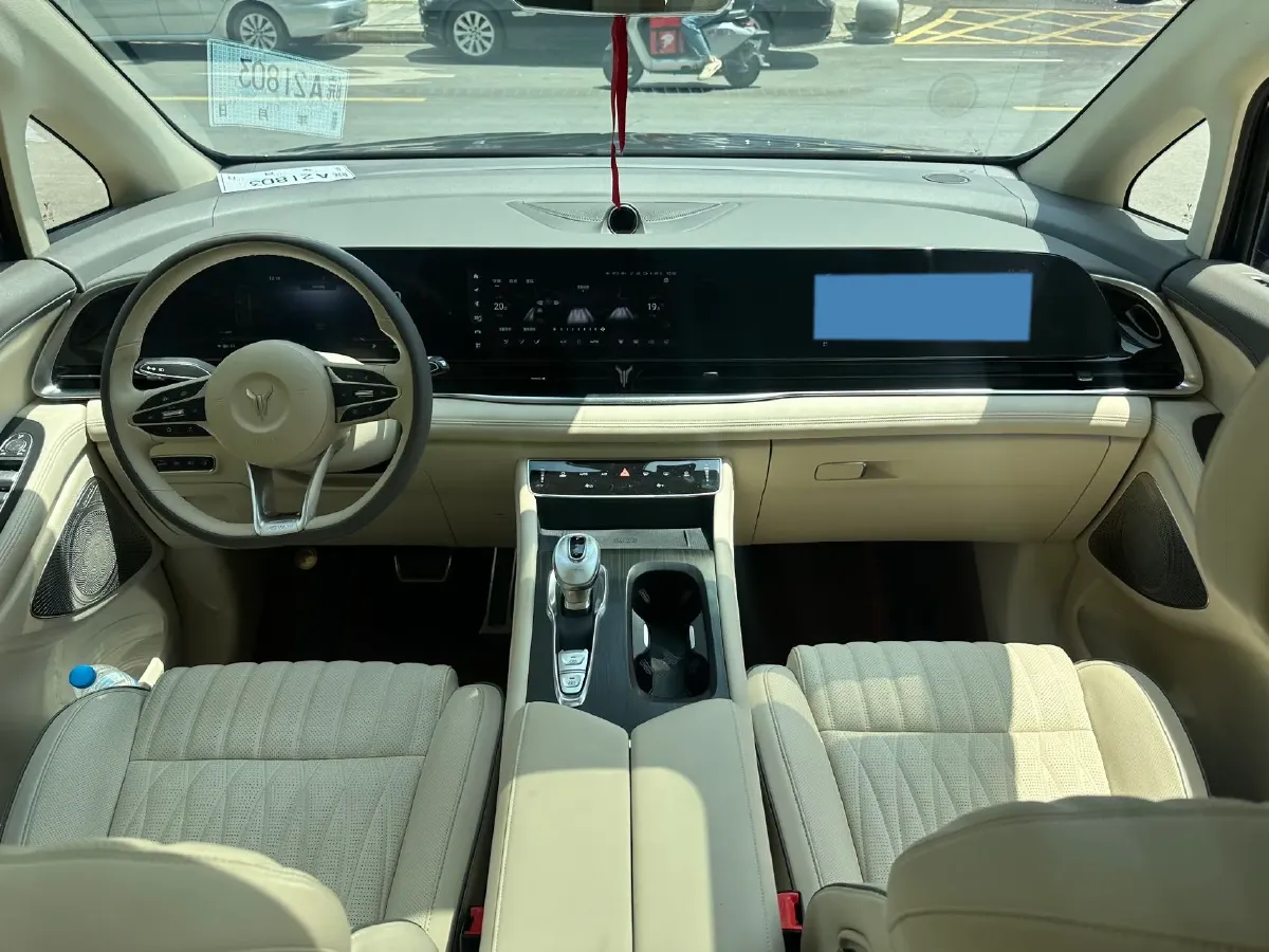 2022 Voyah Dream 1.5T 136HP L4 PHEV 25.57KWH,autocango,china used car exporter,china ev exporter,chinese used car exporter,chinese used ev exporter