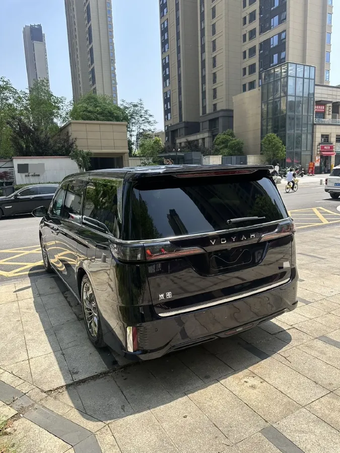 2022 Voyah Dream 1.5T 136HP L4 PHEV 25.57KWH,autocango,china used car exporter,china ev exporter,chinese used car exporter,chinese used ev exporter