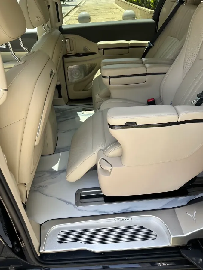 2022 Voyah Dream 1.5T 136HP L4 PHEV 25.57KWH,autocango,china used car exporter,china ev exporter,chinese used car exporter,chinese used ev exporter