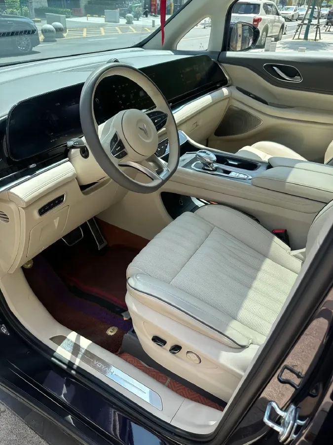 2022 Voyah Dream 1.5T 136HP L4 PHEV 25.57KWH,autocango,china used car exporter,china ev exporter,chinese used car exporter,chinese used ev exporter