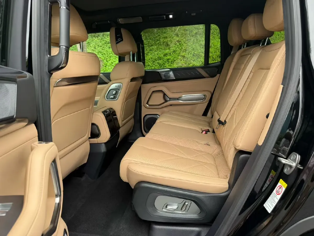 2025 FangChengBao Bao 8 2.0T 245HP L4 E-CVT PHEV 36.8KWH,autocango,china used car exporter,china ev exporter,chinese used car exporter,chinese used ev exporter