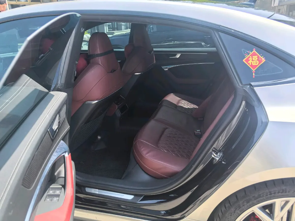 2023 Audi A7L 2.0T 245HP L4 7DCT,autocango,china used car exporter,china ev exporter,chinese used car exporter,chinese used ev exporter