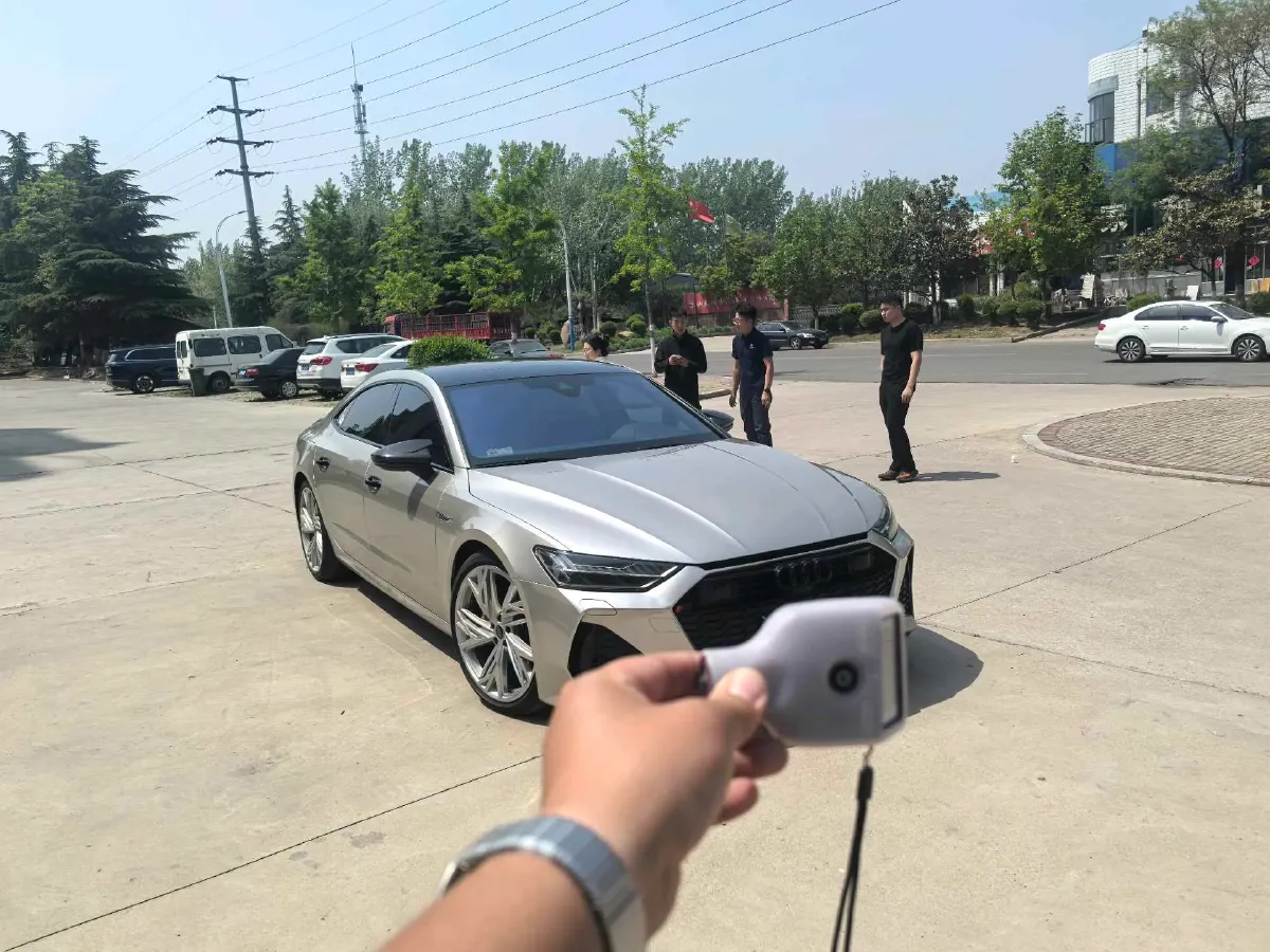 2023 Audi A7L 2.0T 245HP L4 7DCT,autocango,china used car exporter,china ev exporter,chinese used car exporter,chinese used ev exporter