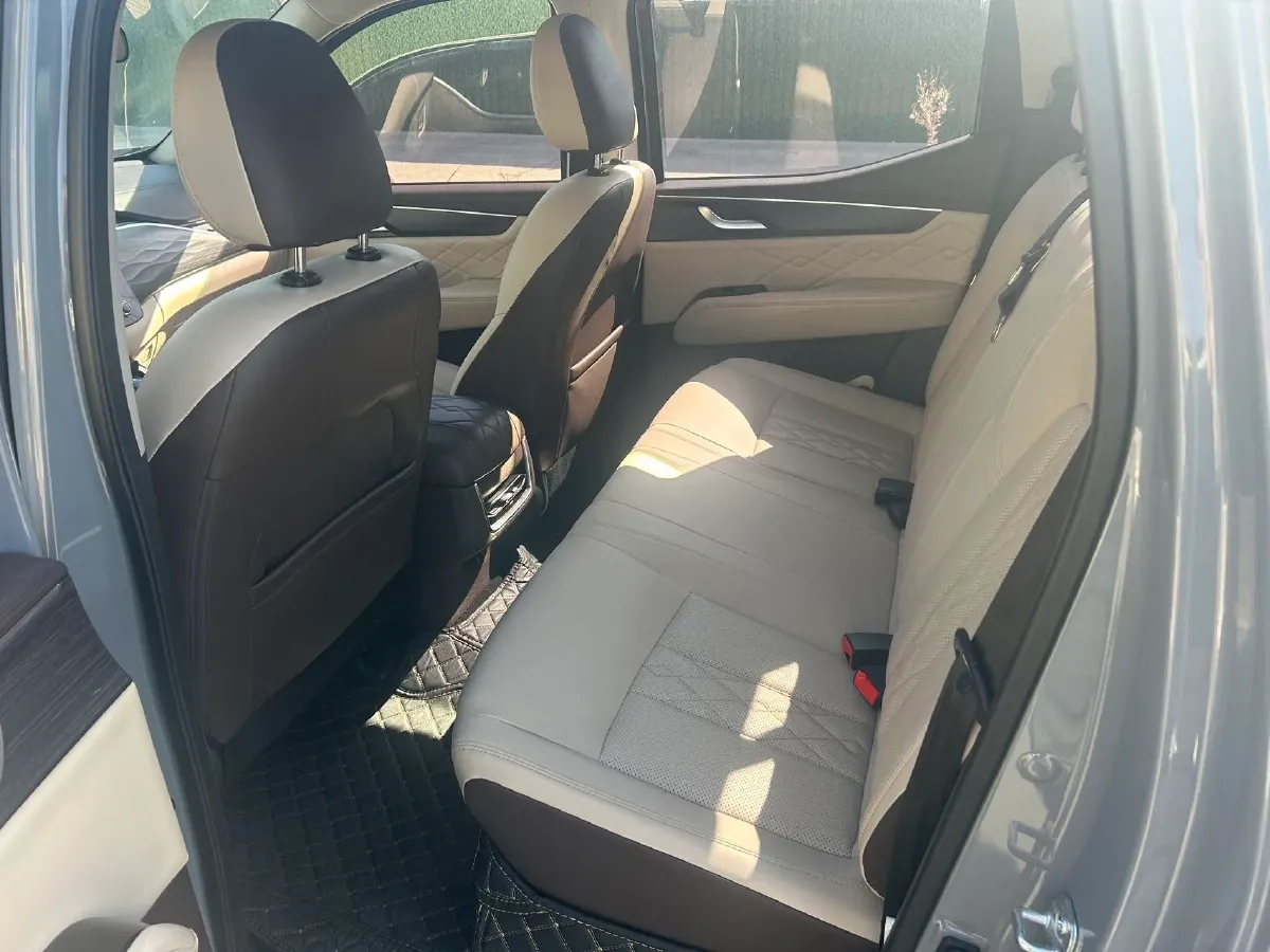 2022 Dongfeng RuiQi 7 2.3T 166HP L4 8AT,autocango,china used car exporter,china ev exporter,chinese used car exporter,chinese used ev exporter