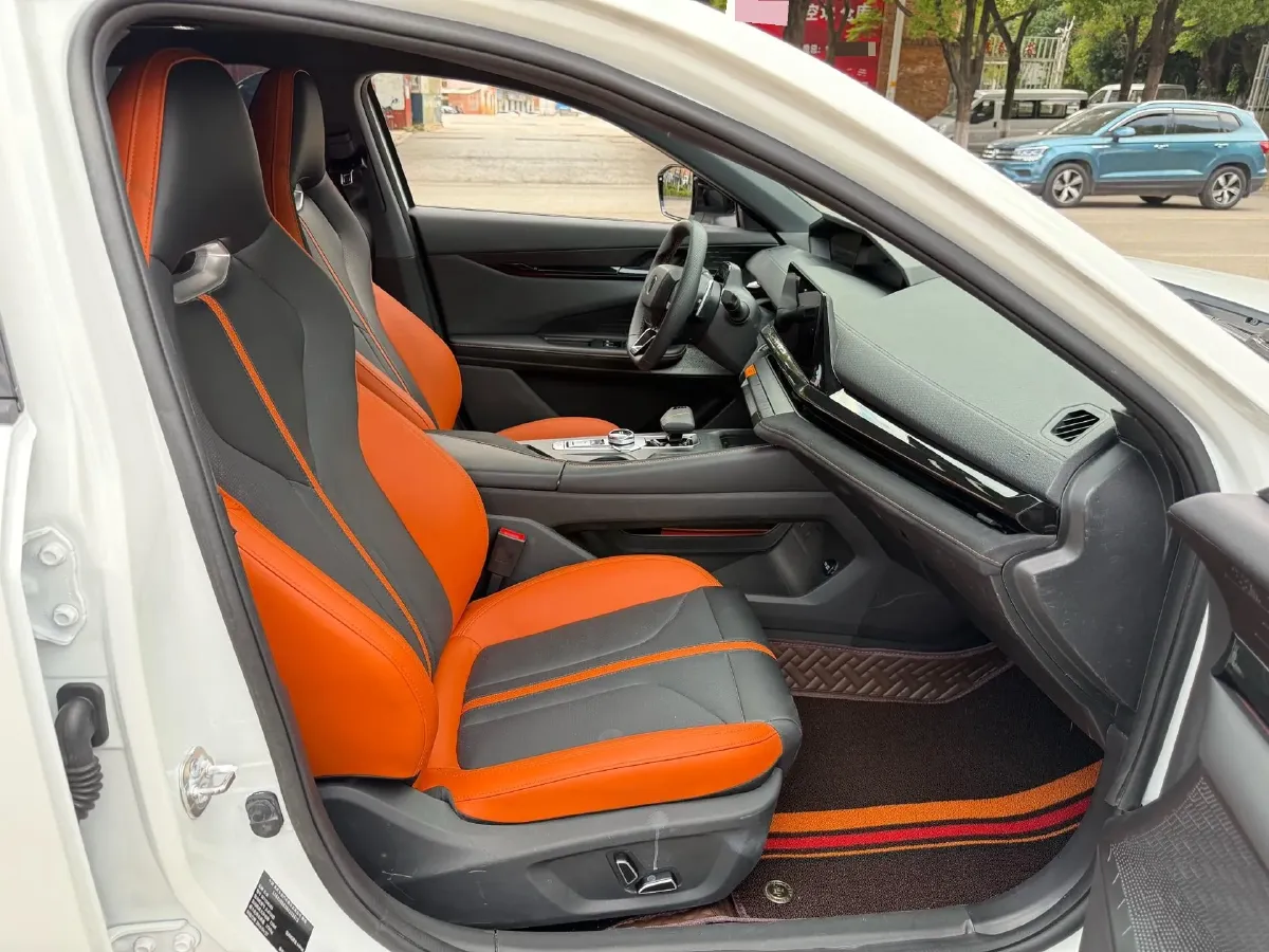 2024 ChangAn UNI-V 1.5T 188HP L4 7DCT,autocango,china used car exporter,china ev exporter,chinese used car exporter,chinese used ev exporter