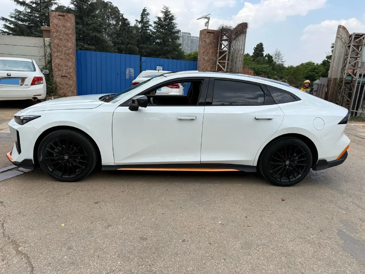 2024 ChangAn UNI-V 1.5T 188HP L4 7DCT,autocango,china used car exporter,china ev exporter,chinese used car exporter,chinese used ev exporter